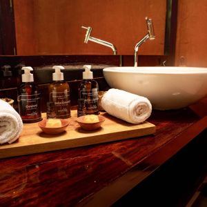 Deluxe-Suite-Bathroom-1