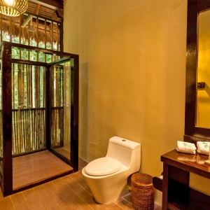 Deluxe-Suite-Bathroom-2
